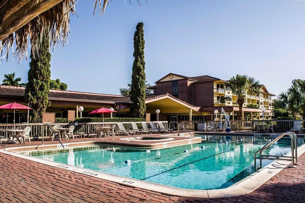 Quality Inn And Suites Golf Resort Golden Gate Buitenkant foto
